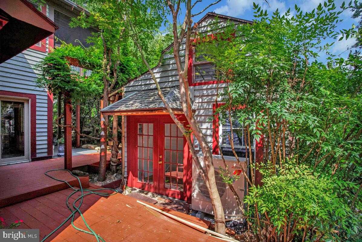 997 N Sycamore St photo 3