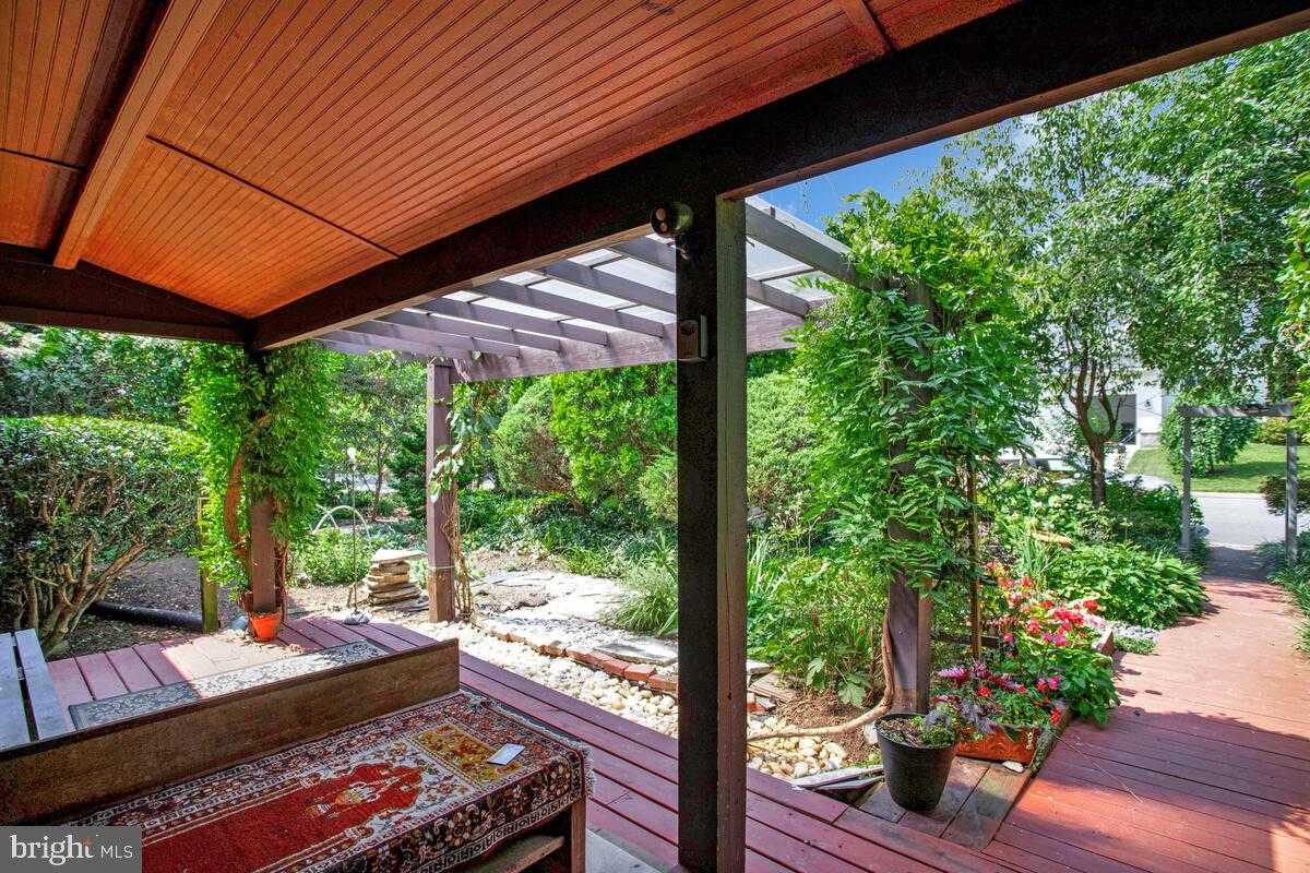 997 N Sycamore St photo 8