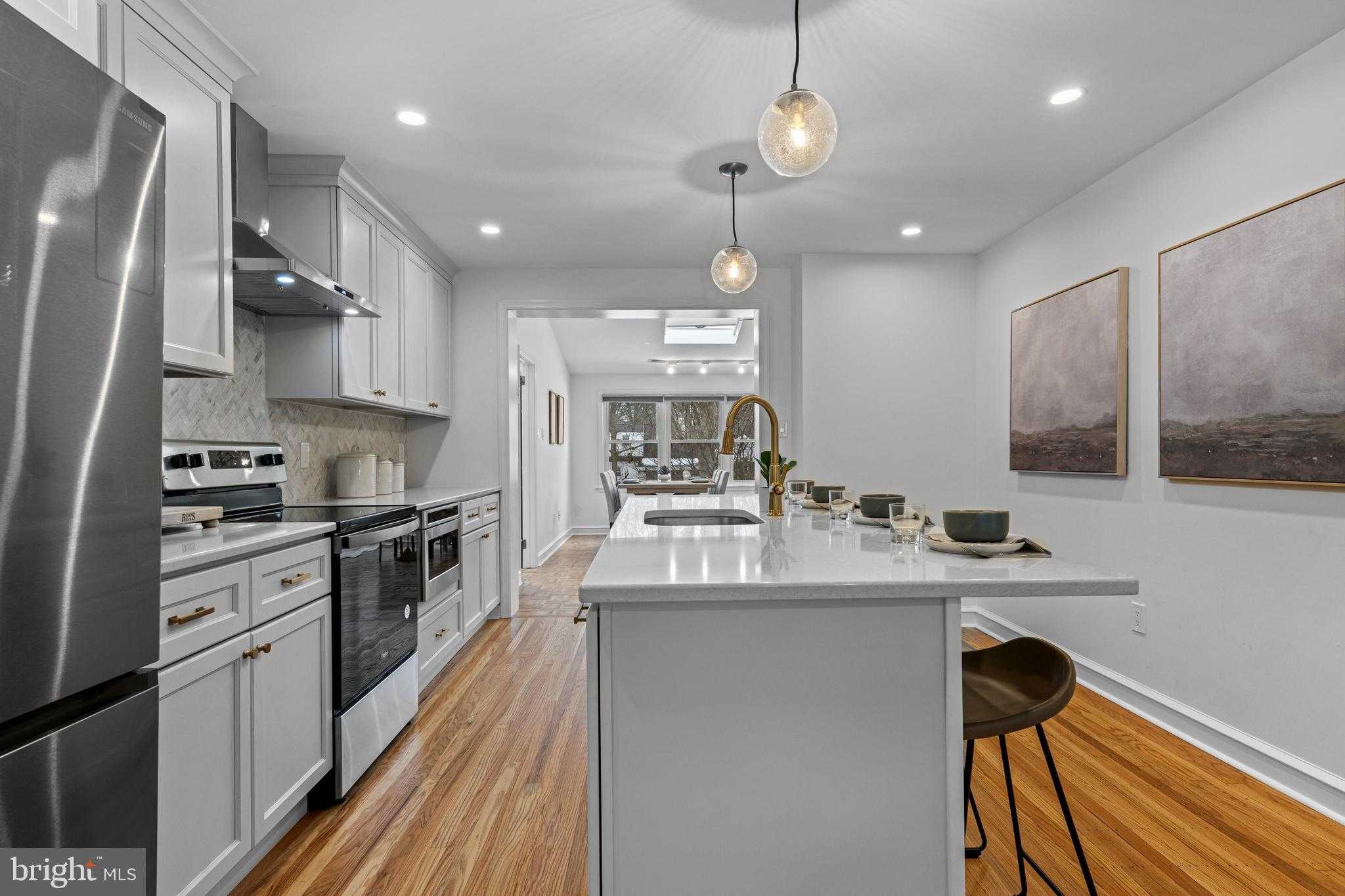 300 Barry Ln photo 3