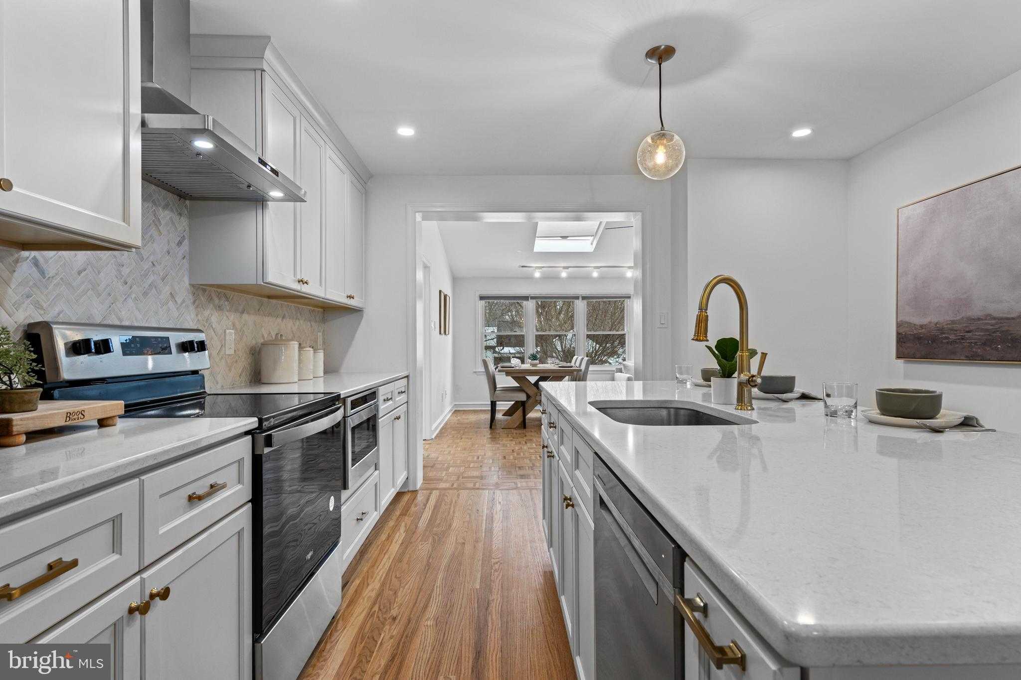 300 Barry Ln photo 5