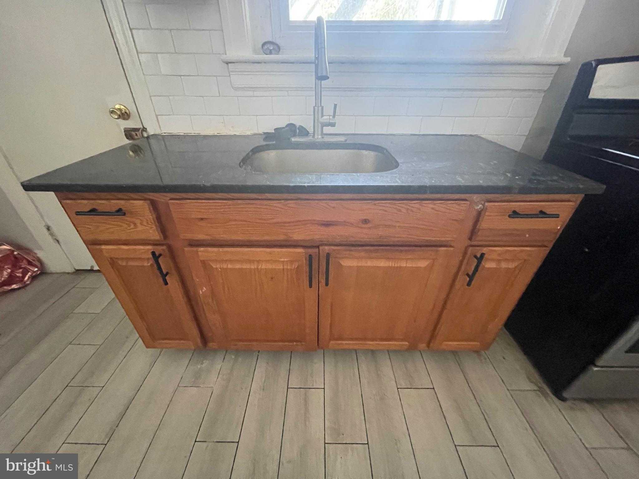 6015 Catharine St photo 14