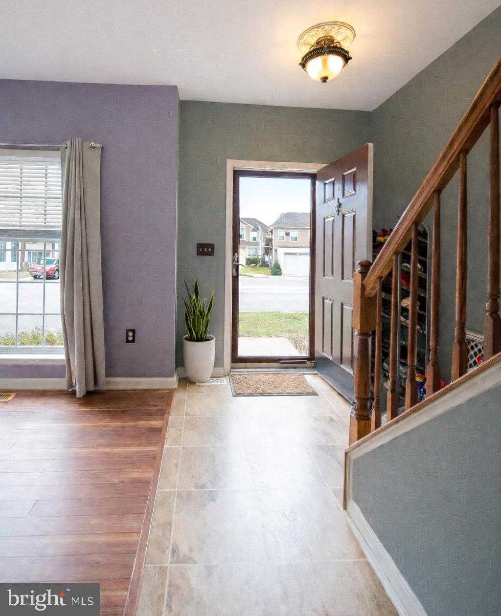 2042 Cranberry Ln photo 2