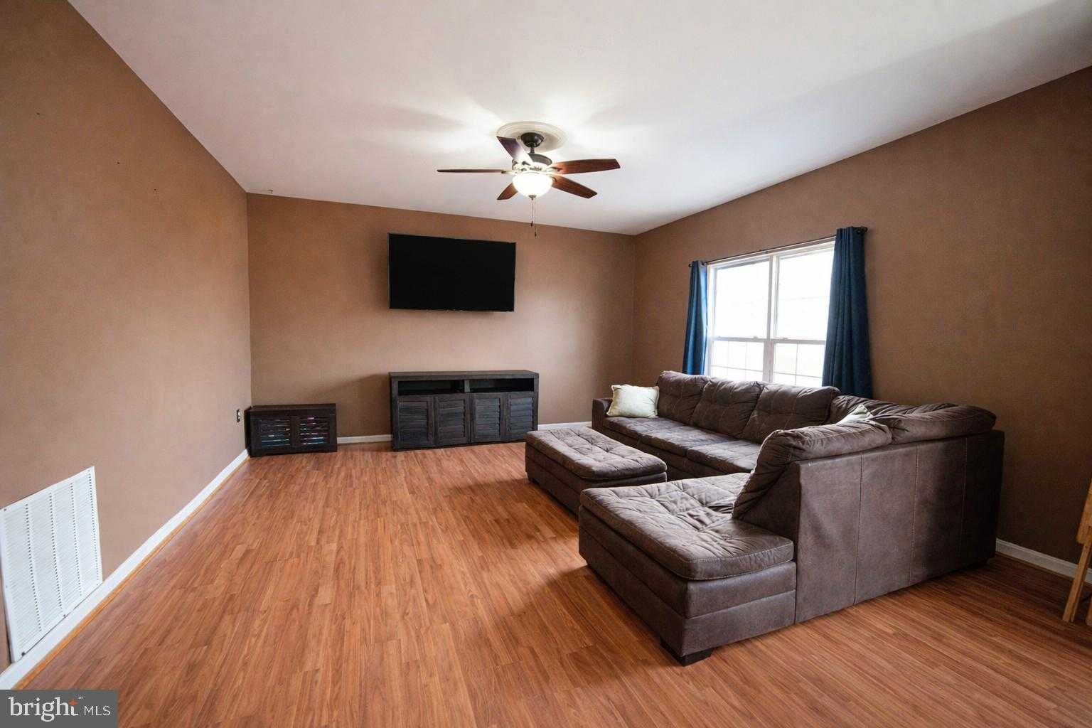 2042 Cranberry Ln photo 7