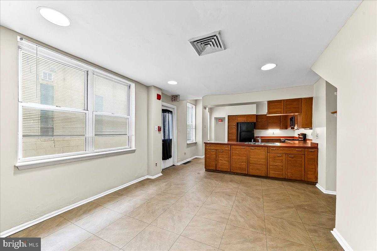 3361 Frankford Ave photo 8