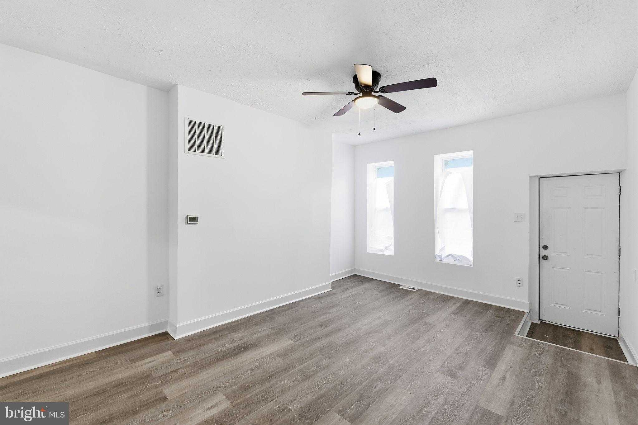 2007 E Hoffman St photo 5