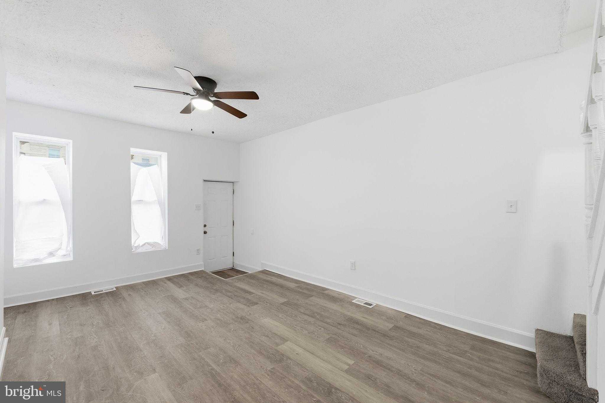 2007 E Hoffman St photo 8