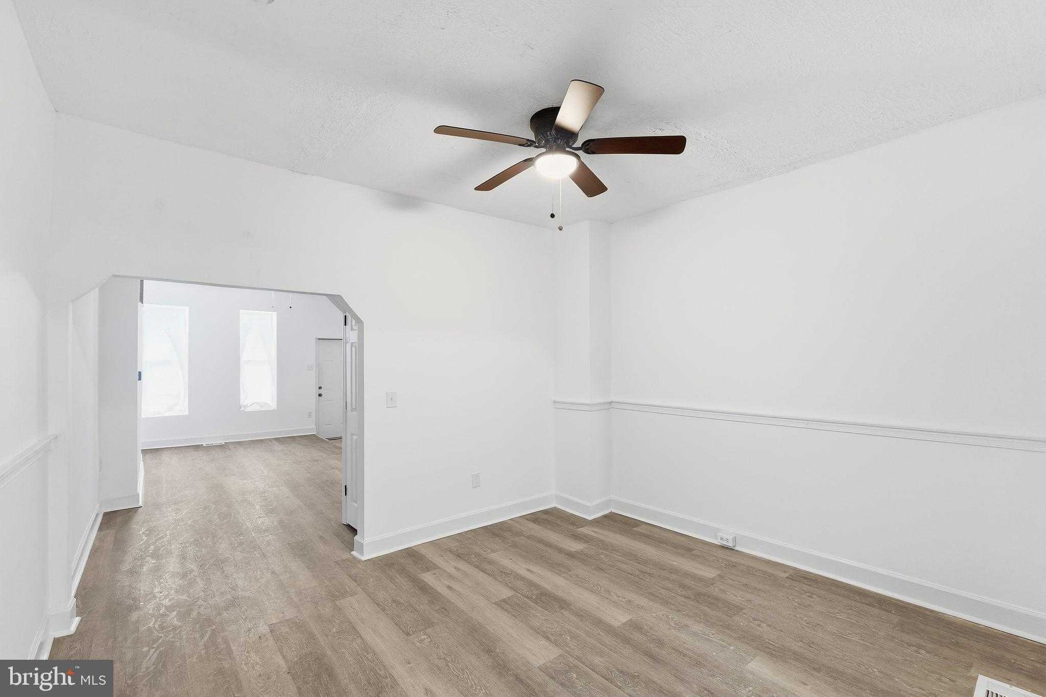 2007 E Hoffman St photo 9