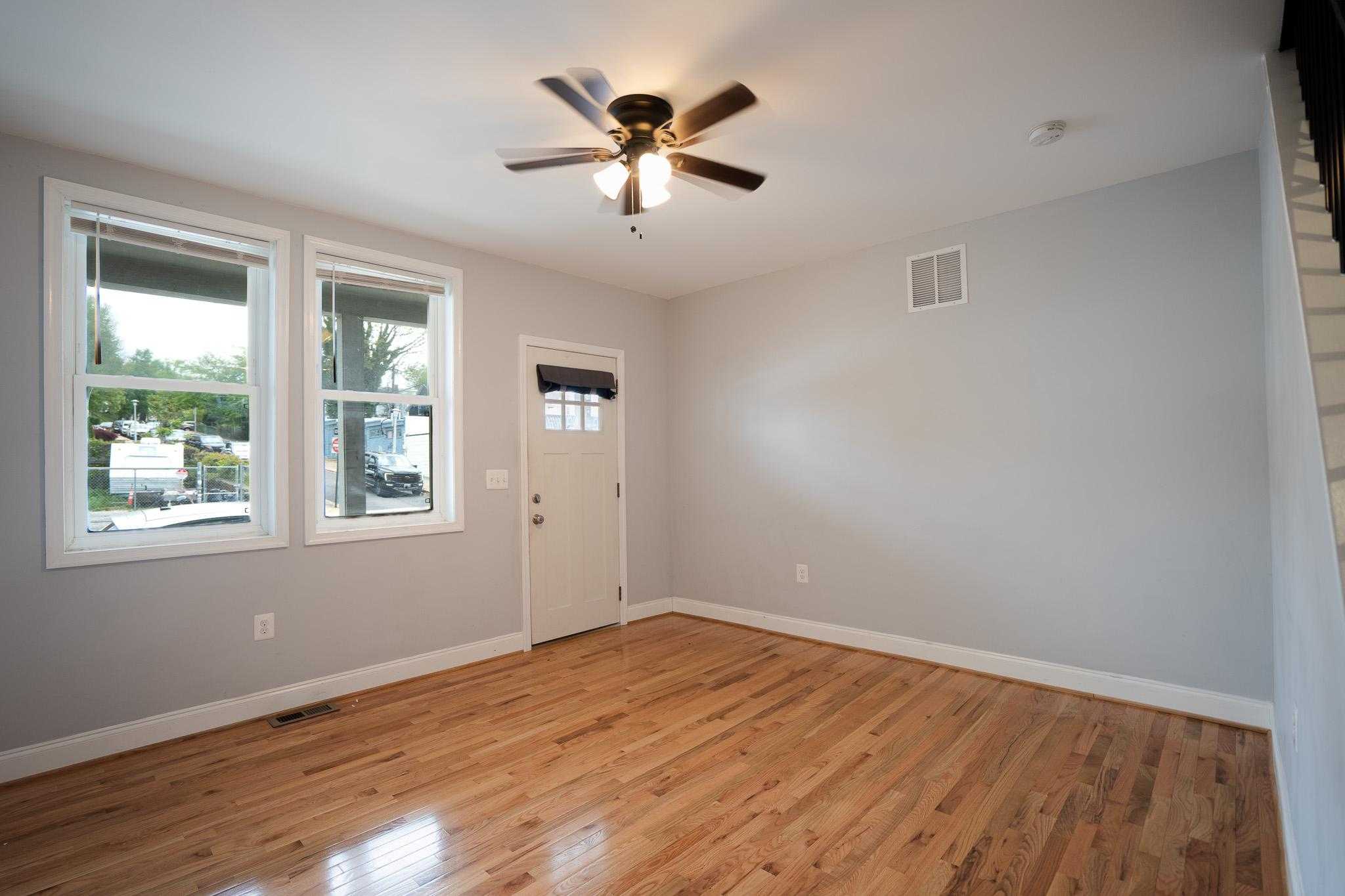 3804 Falls Rd photo 2