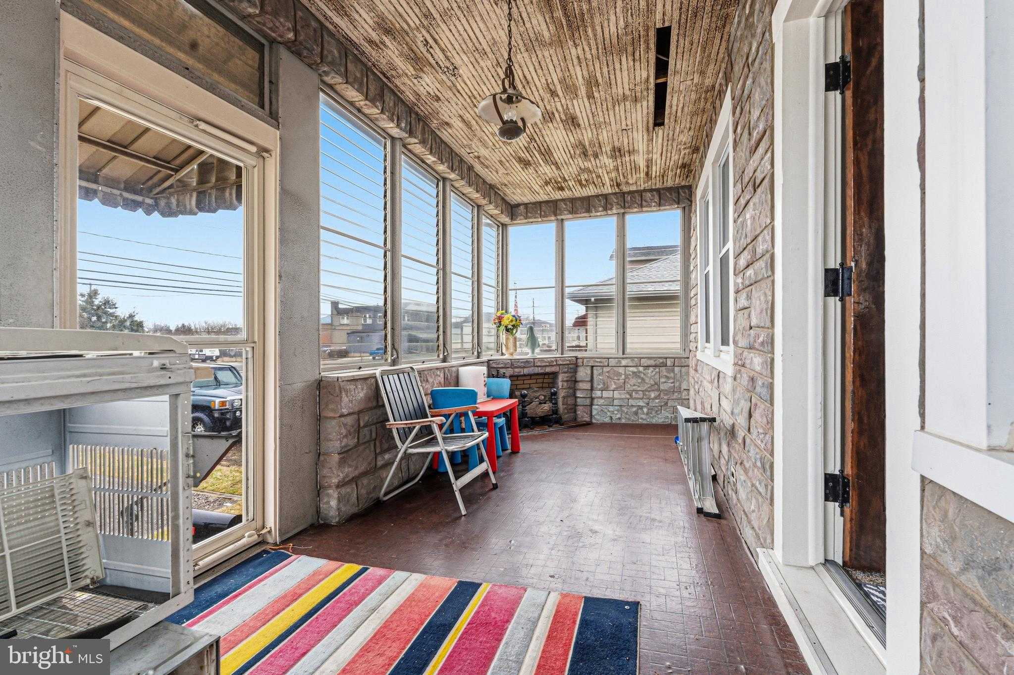 6909 N Point Rd photo 4