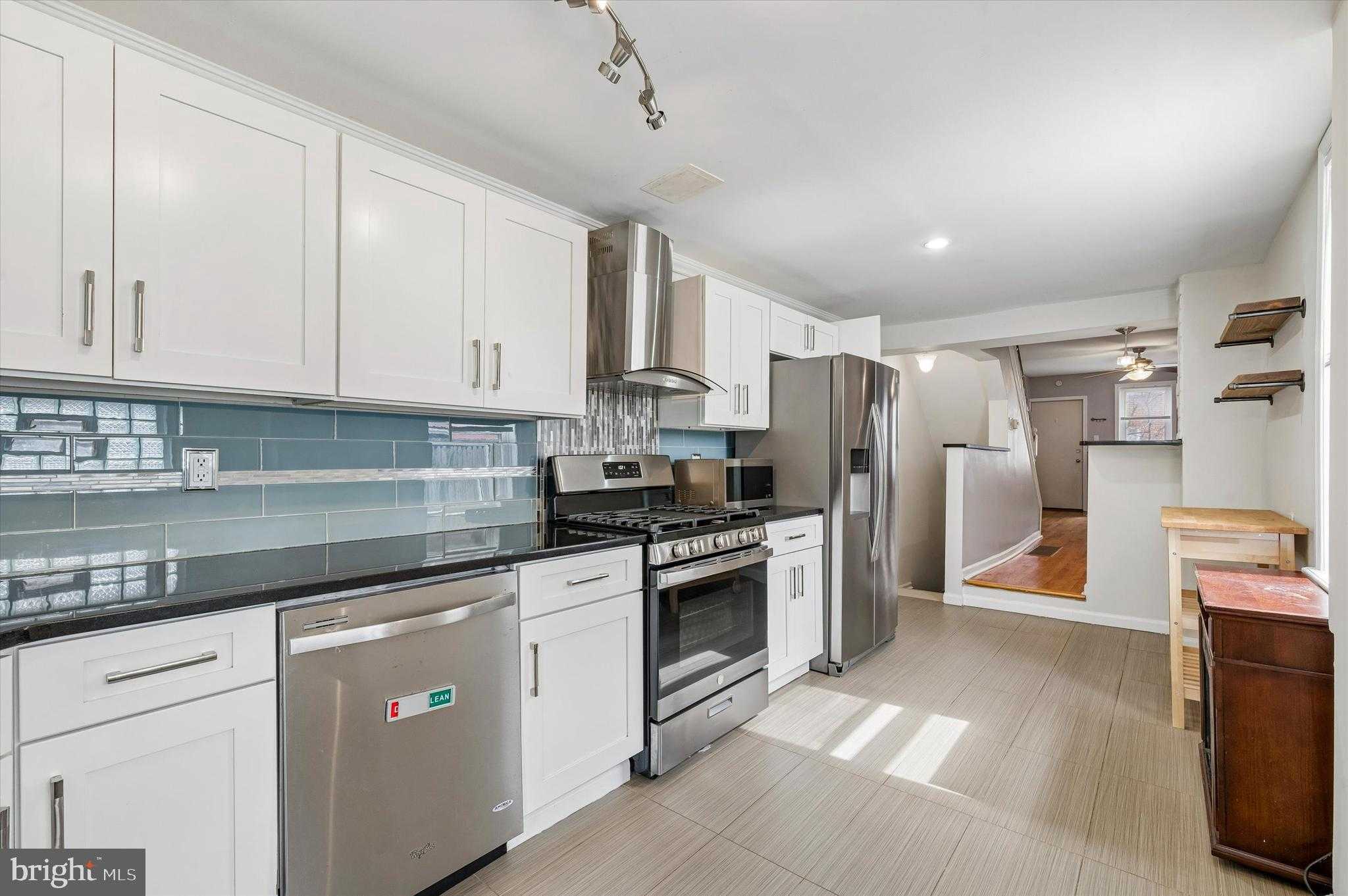 2042 E Huntingdon St photo 16