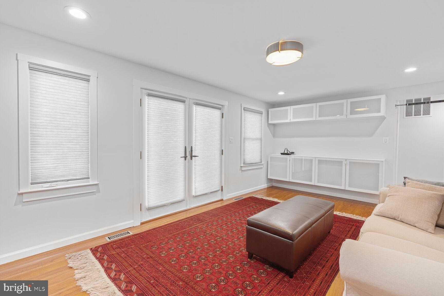 7937 Freehollow Dr photo 17