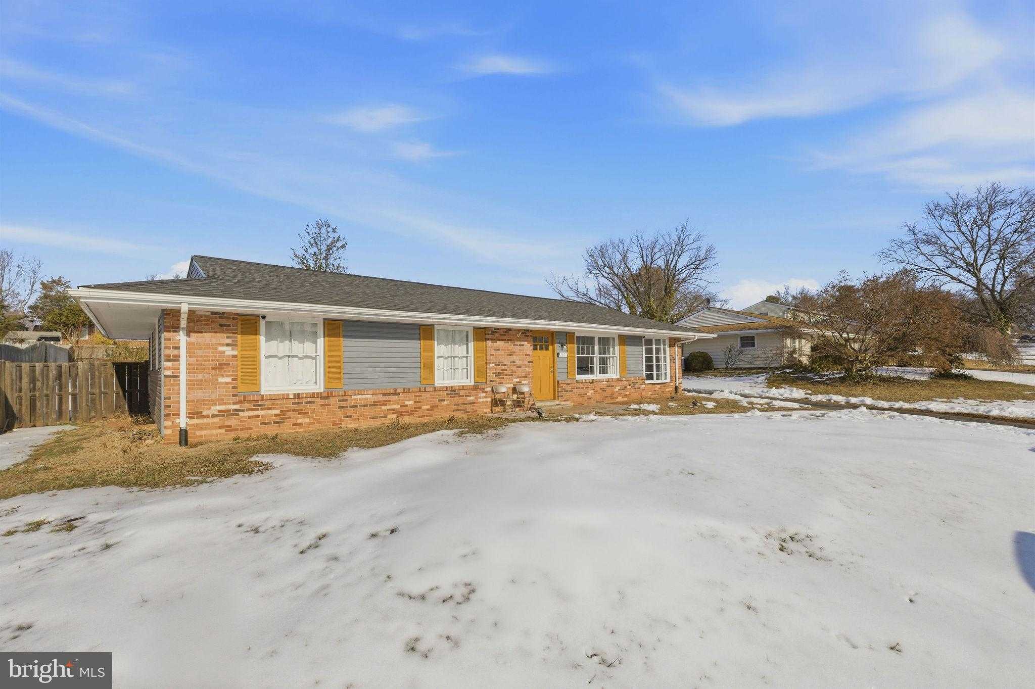 1607 N Brunswick St photo 2