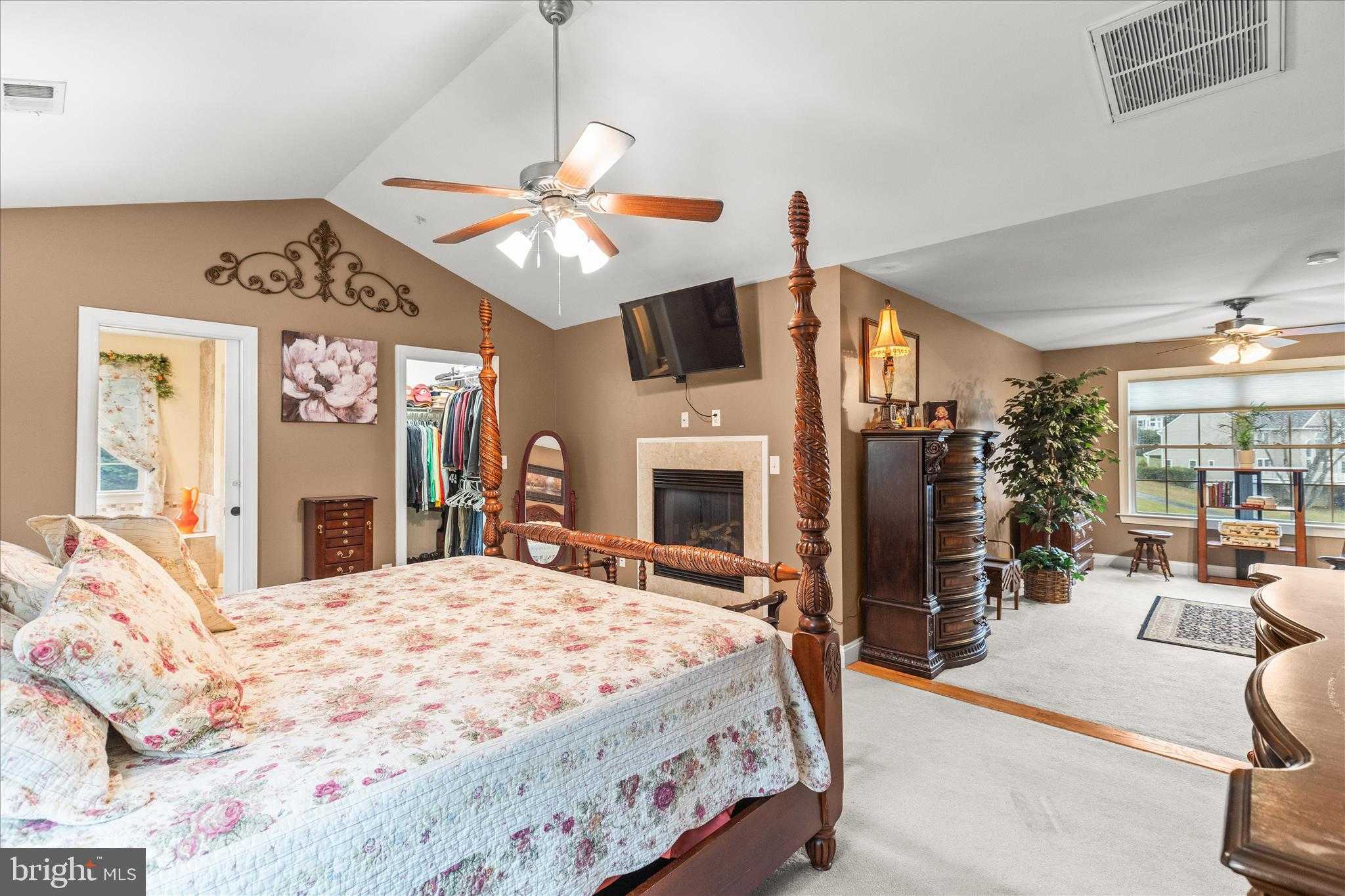 659 Downhill Dr photo 32