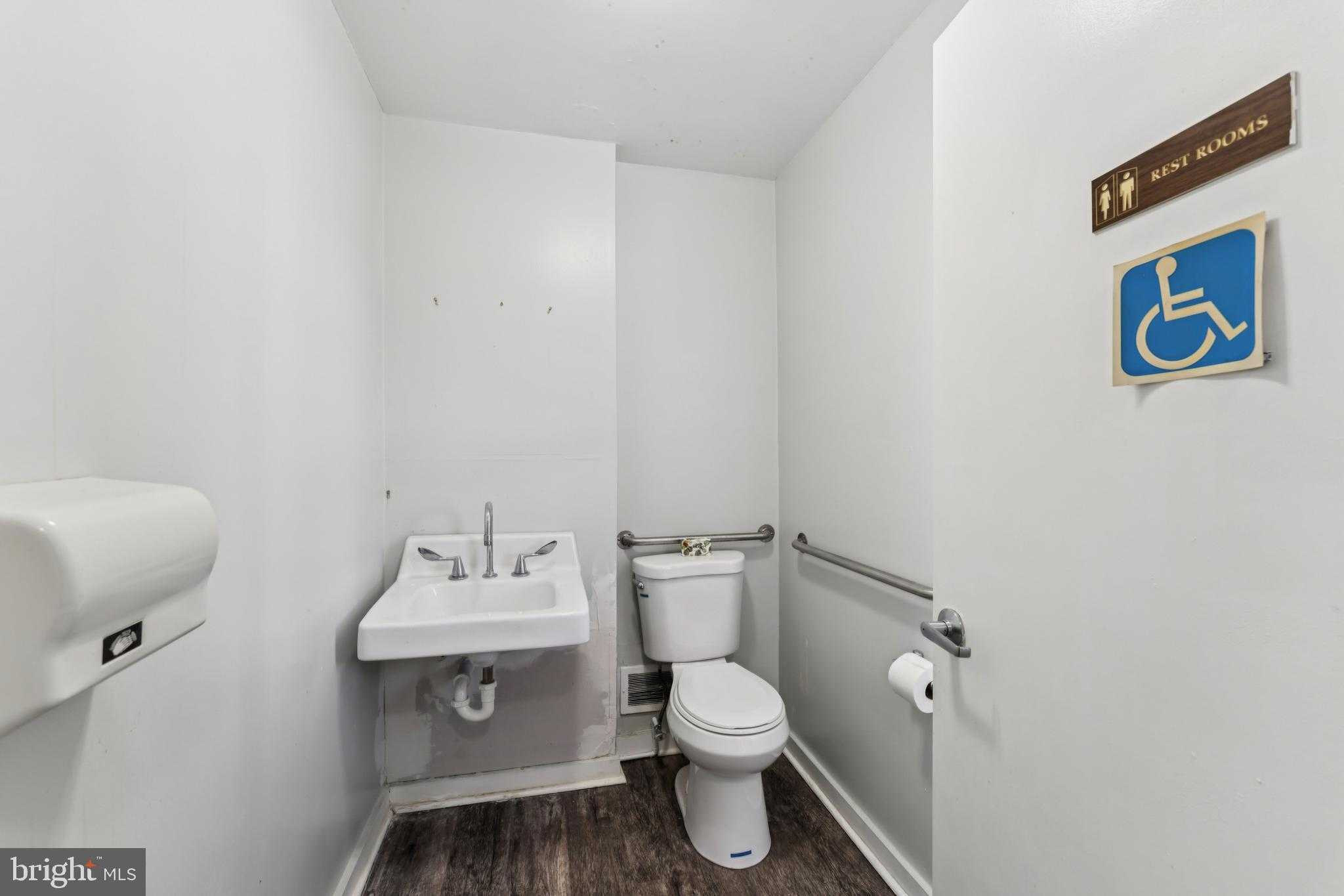 1004 White Oak Dr photo 25