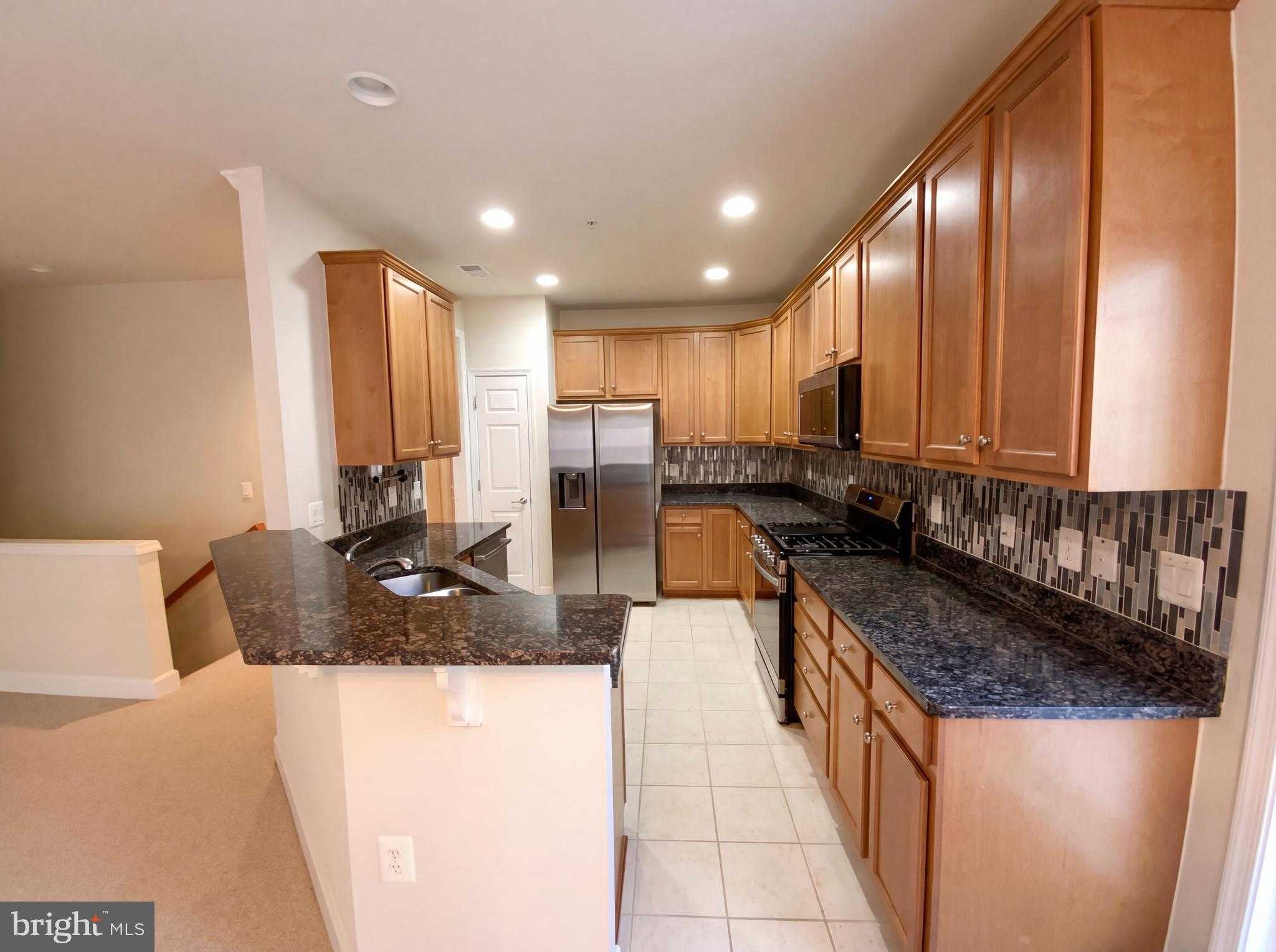 101 Denison St photo 2