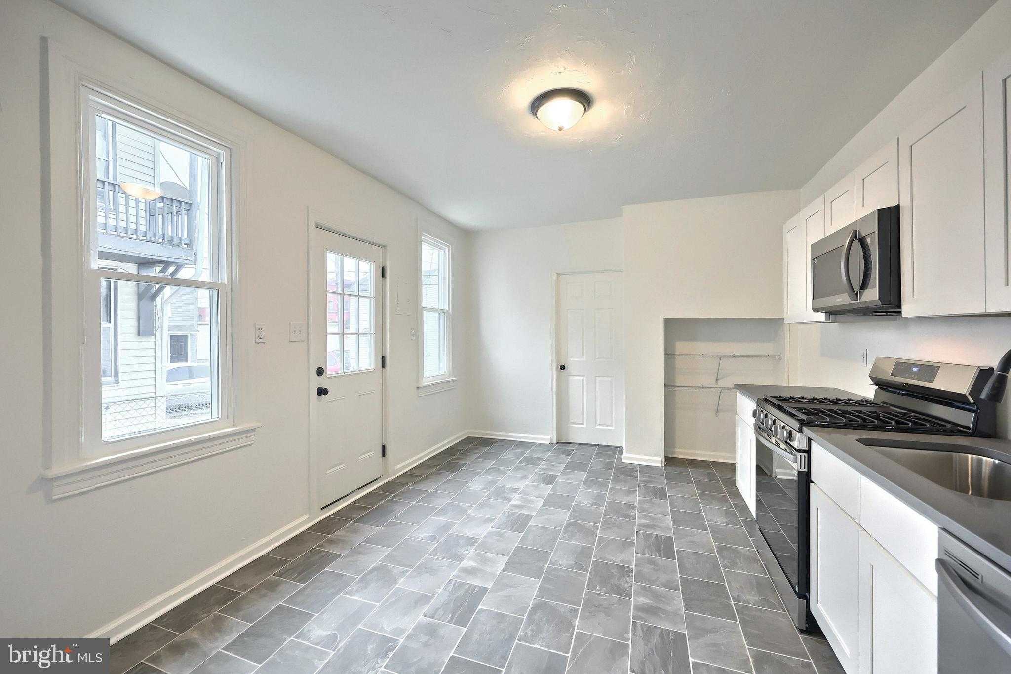 204 Park Pl photo 13