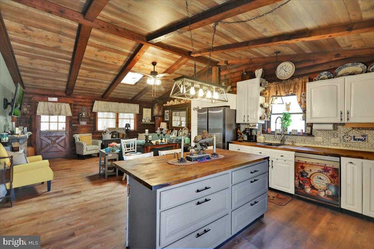 31 Broad Ax Pass photo 5