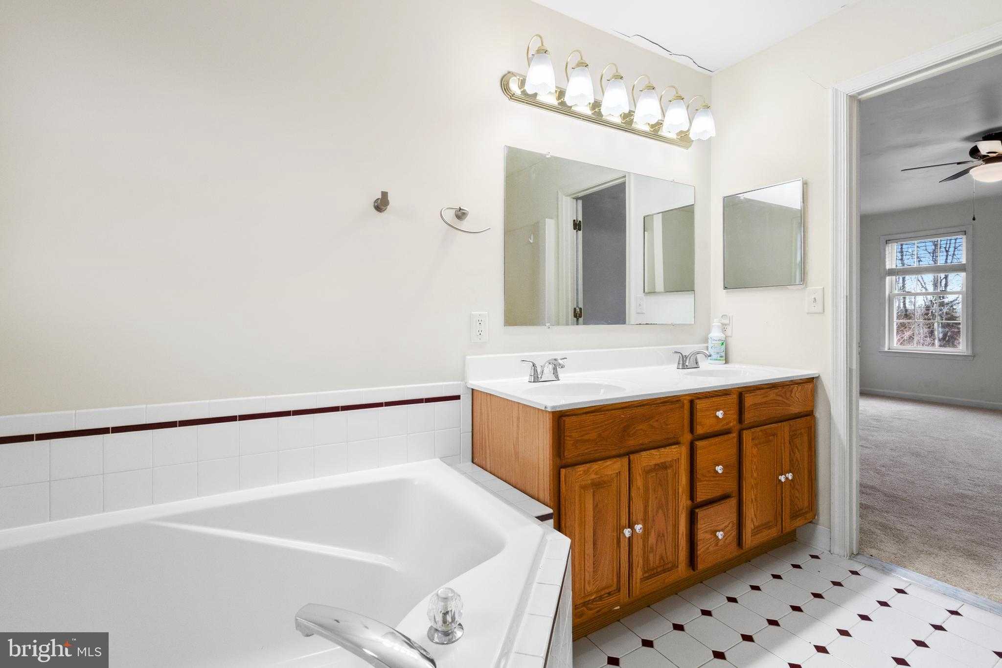 280 Leisure Way photo 20