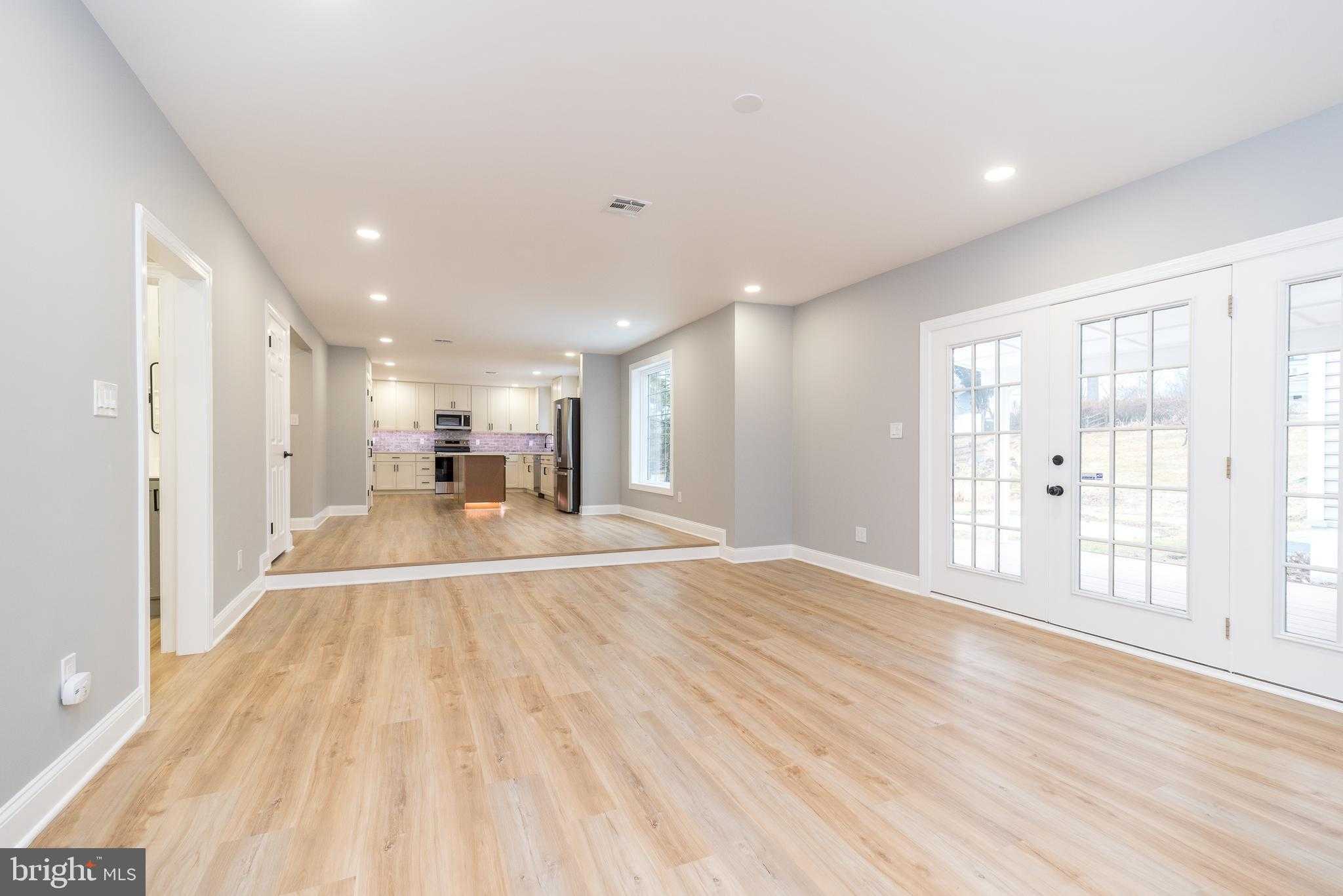 61 S Park Ave photo 24