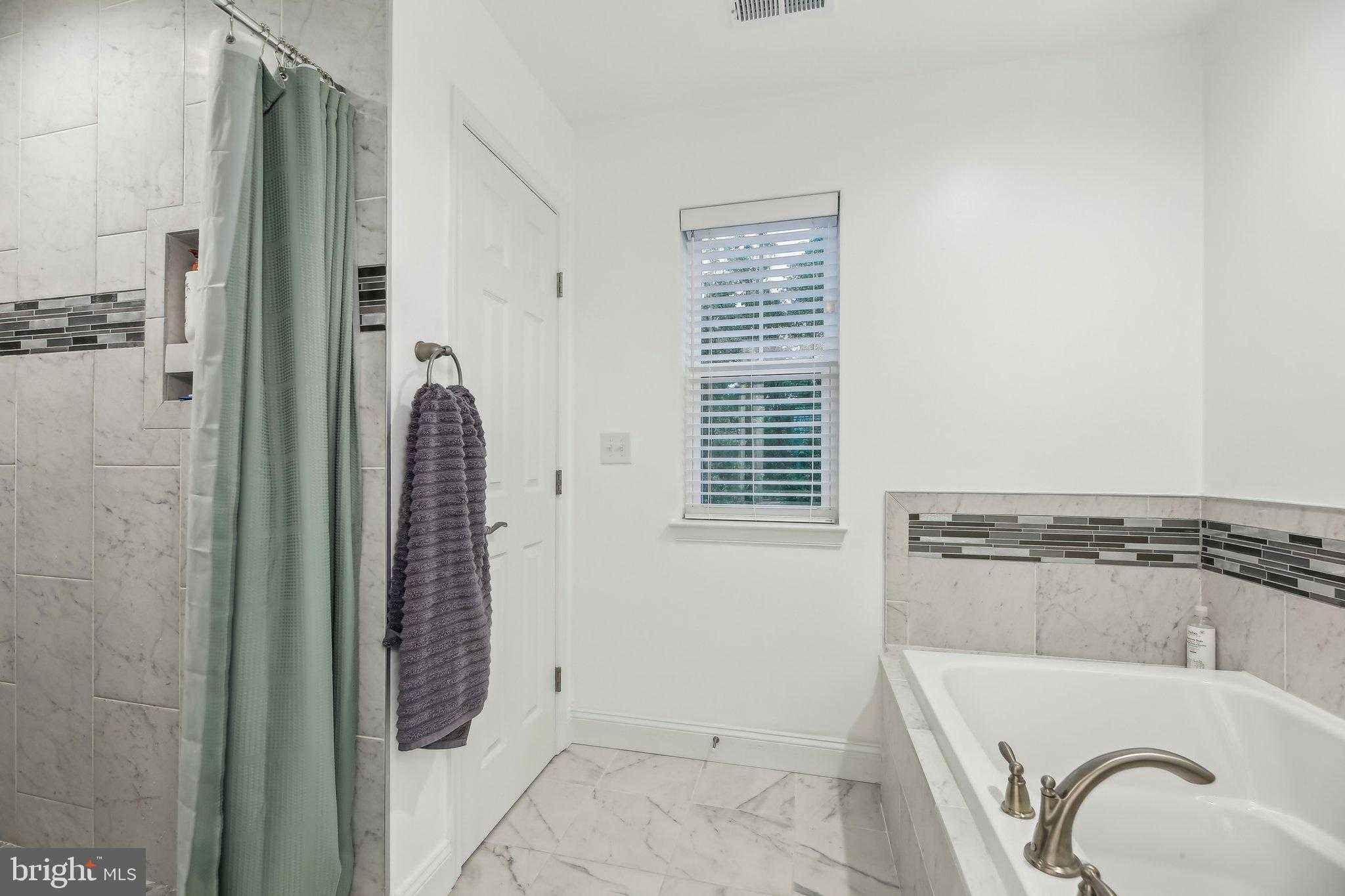 4202 Louisa Ave photo 16