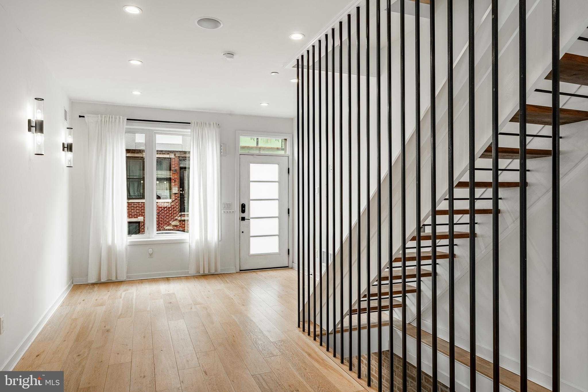 2117 Fernon St photo 2