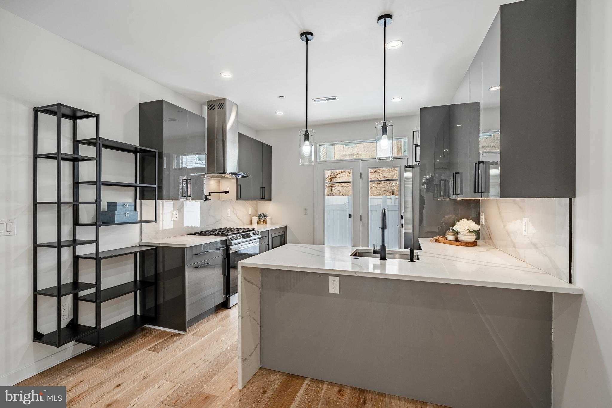 2117 Fernon St photo 7