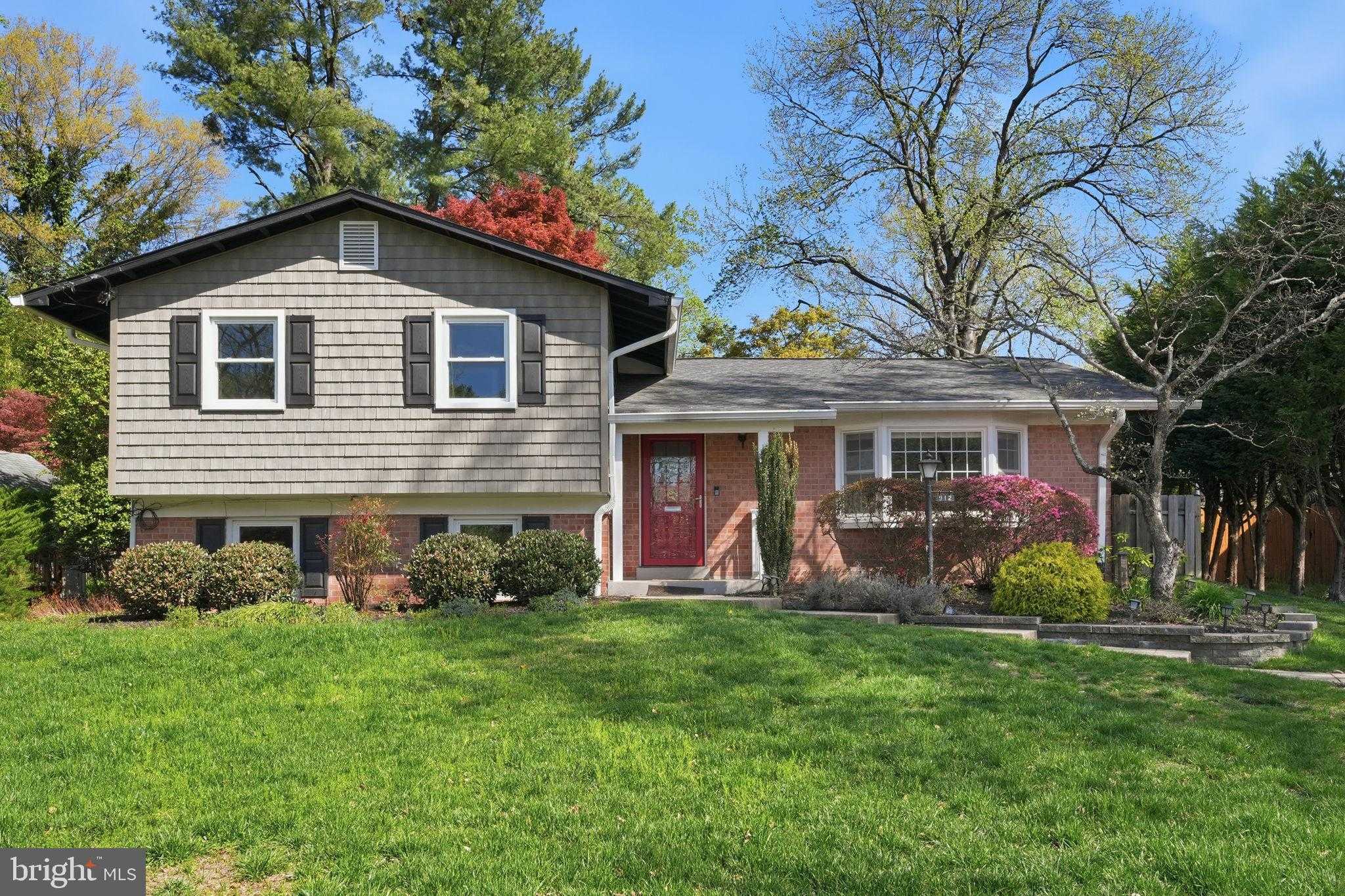 912 Burnt Crest Ln, Silver Spring
