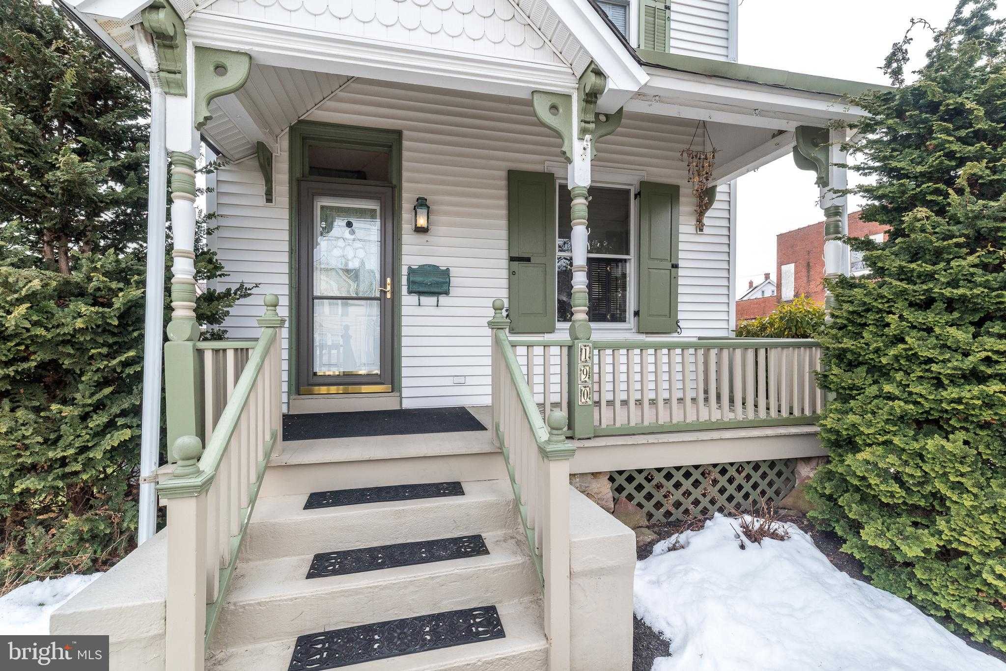 190 Decatur St photo 3