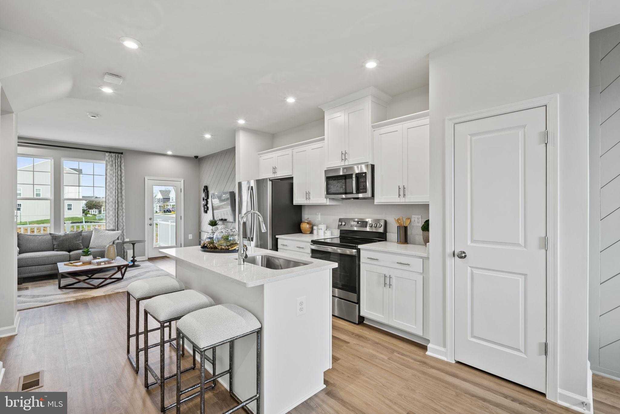 360 Anthem St photo 13