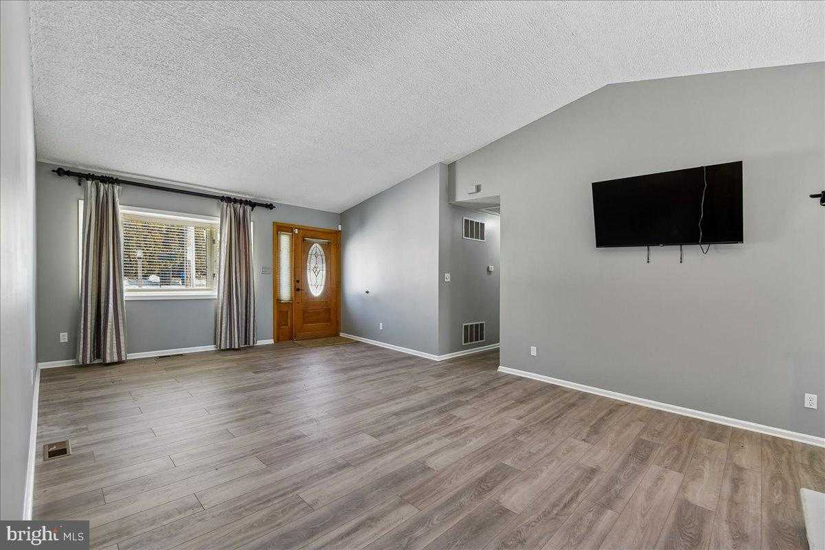 7836 Oakdale Ave photo 2