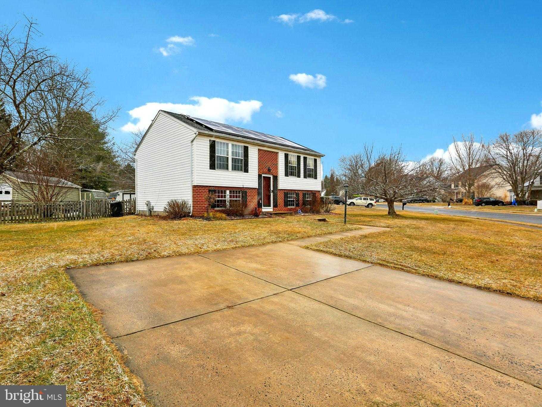 925 Hamburg Dr photo 3