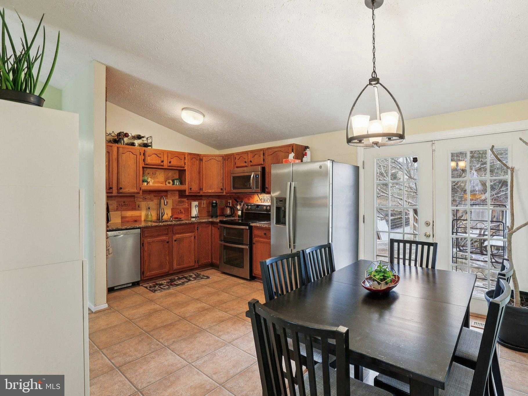 925 Hamburg Dr photo 7