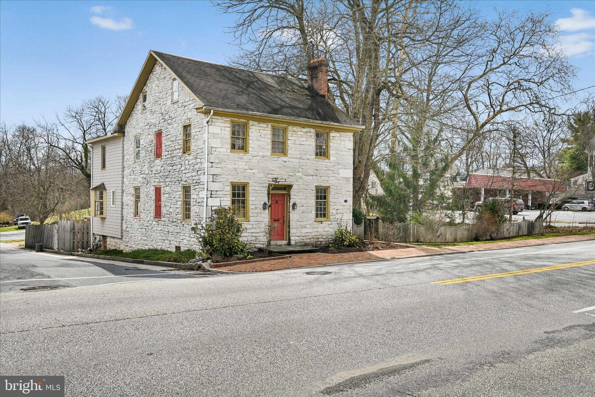 414 E Main St photo 9