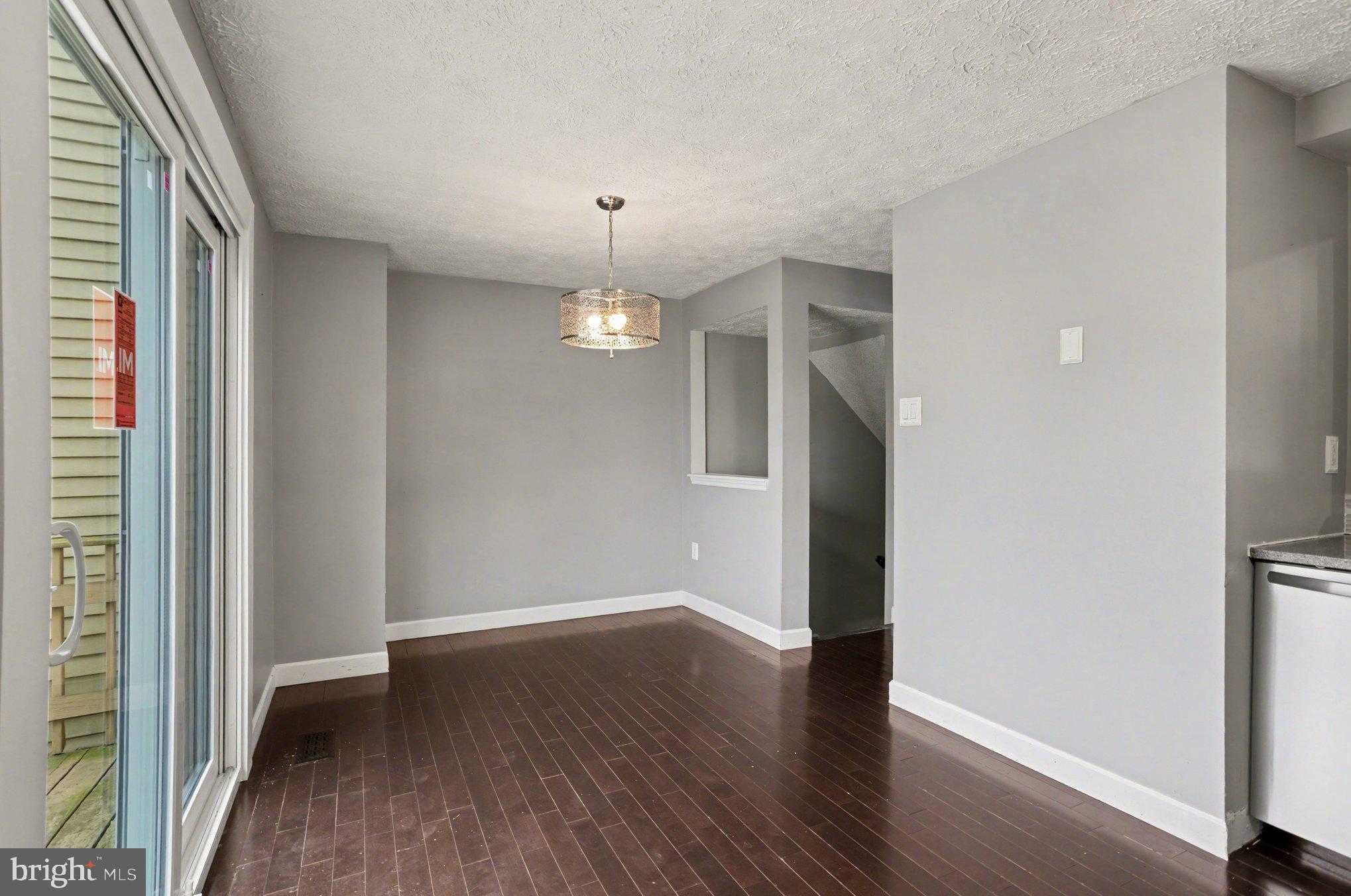 236 Lodgecliff CT photo 9