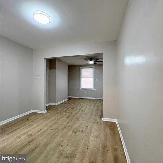 1317 N Hobart St photo 5