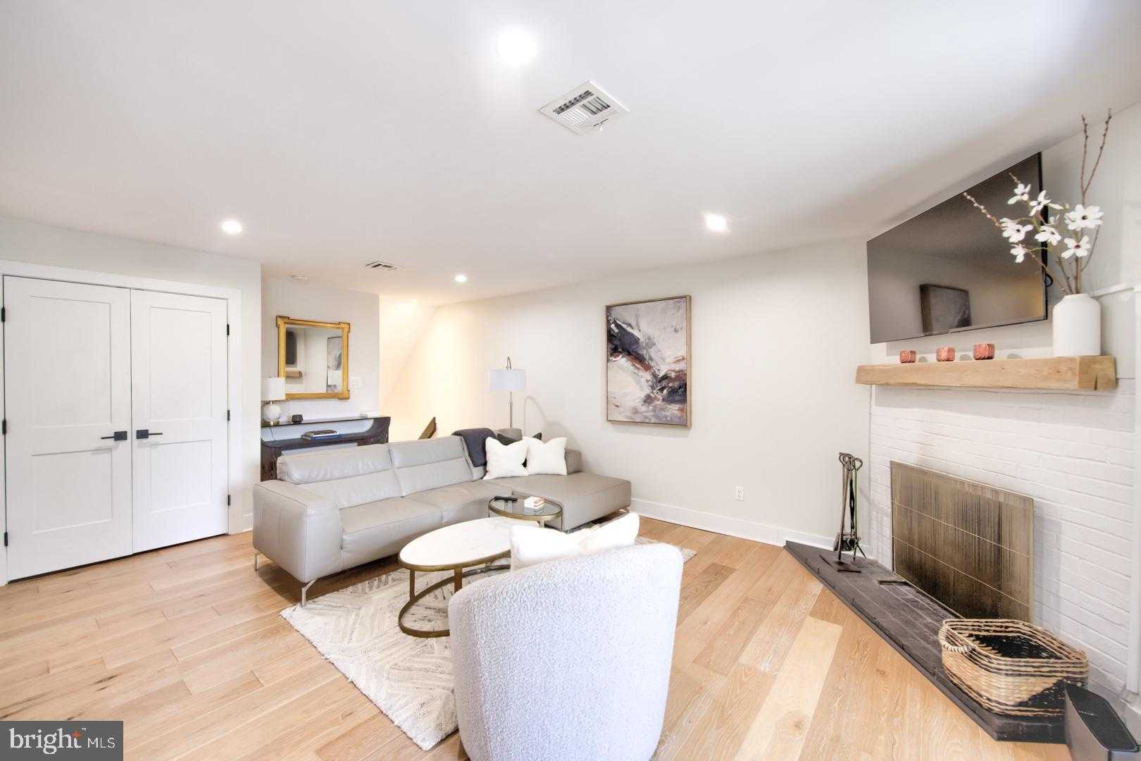 411 W Conestoga Rd Apt 22 photo 6