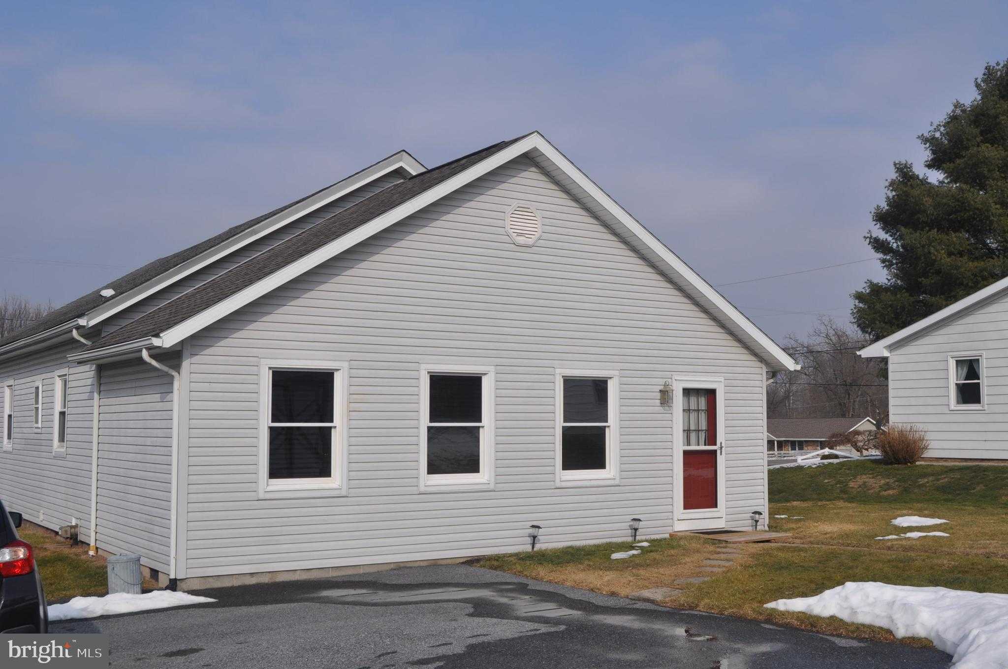 310 E Center St photo 4