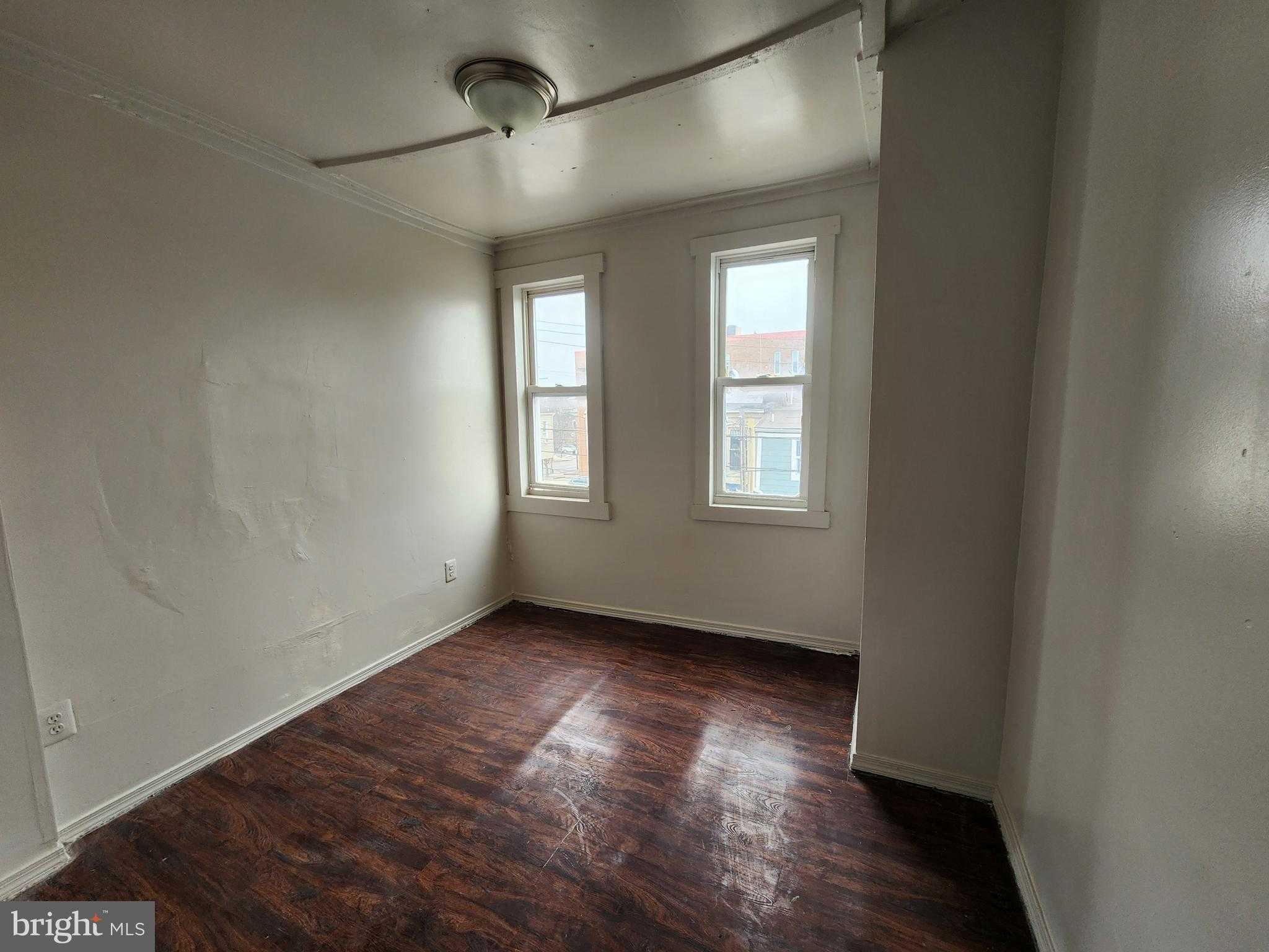 235 N Luzerne Ave photo 4