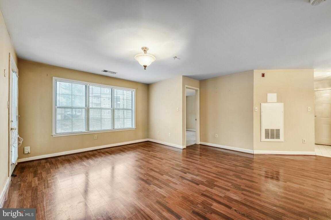 2322 Falls Gable Ln Apt J photo 4