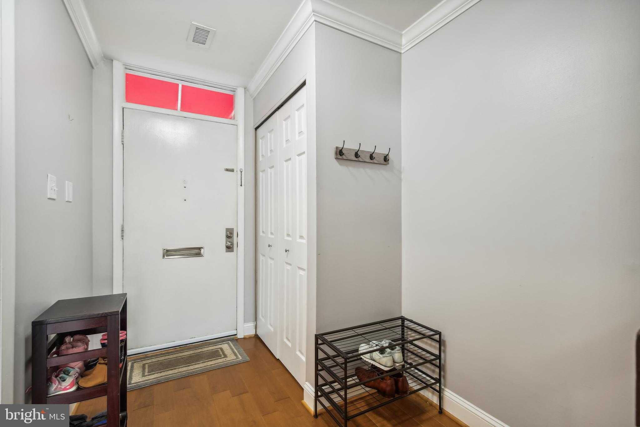 1657 S Hayes St photo 4