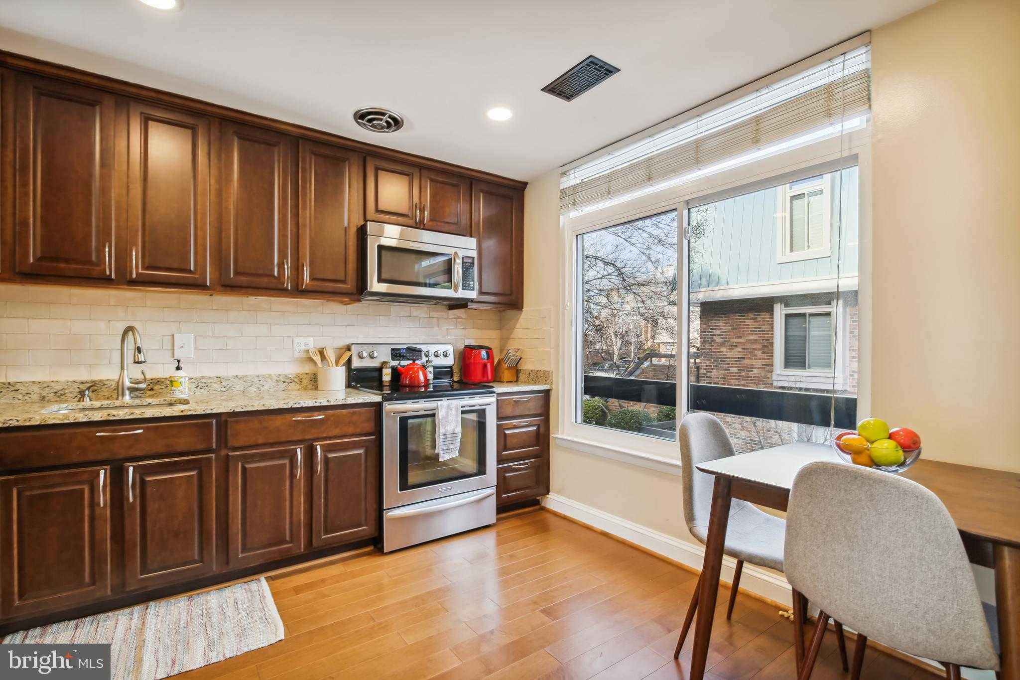 1657 S Hayes St photo 6