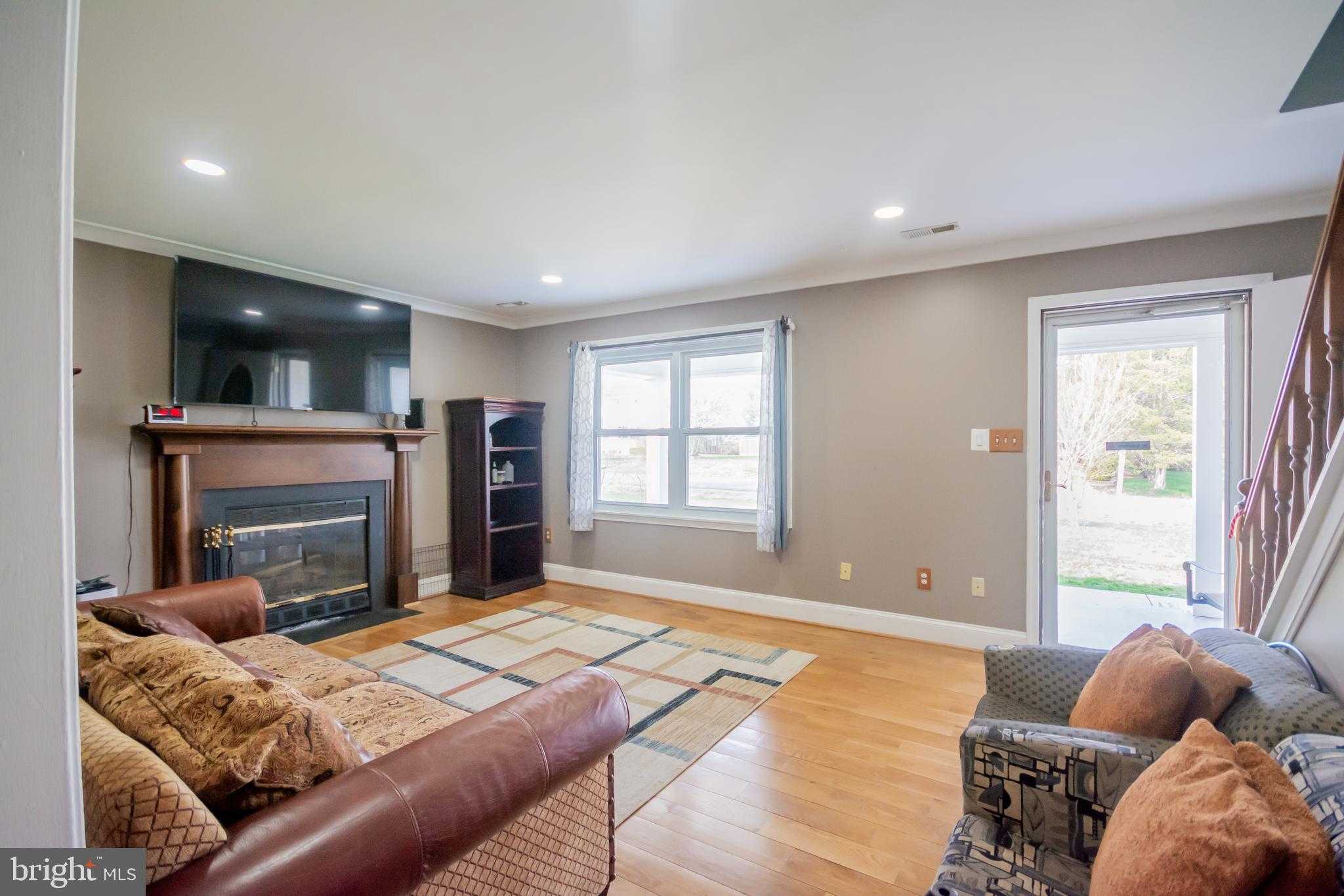 6867 Maplewood Dr photo 7