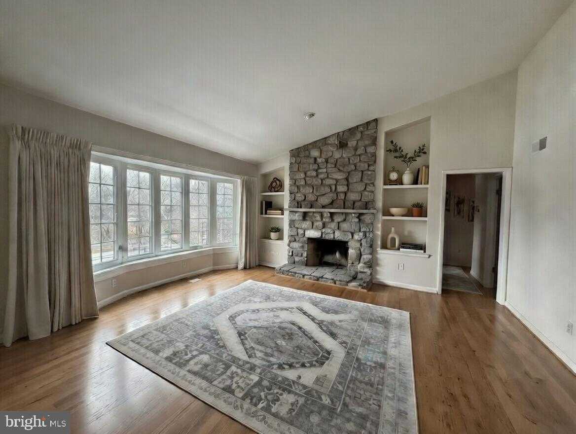 7321 Parkview Dr photo 4