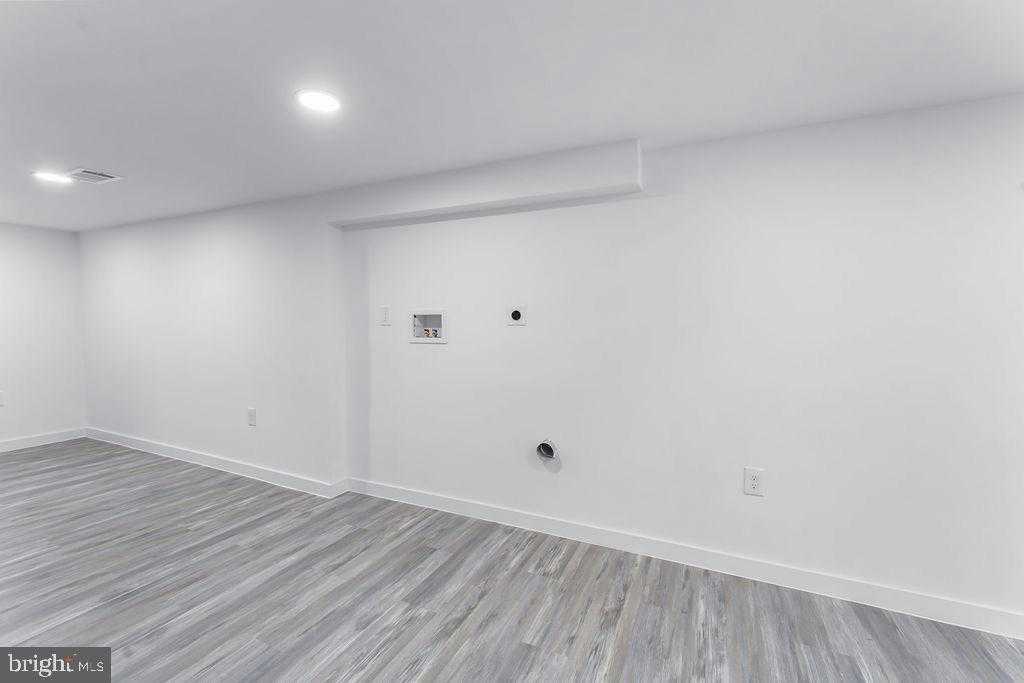 302 4th Ave photo 28