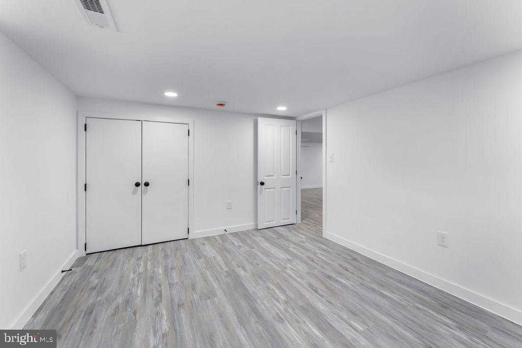 302 4th Ave photo 32