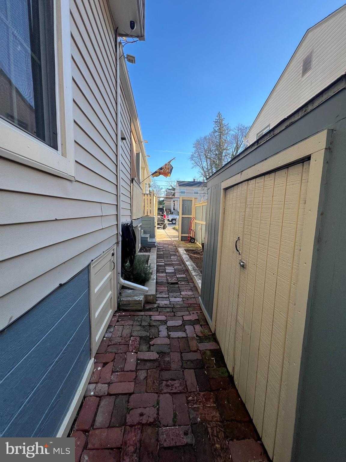 12220 Centerhill St photo 5