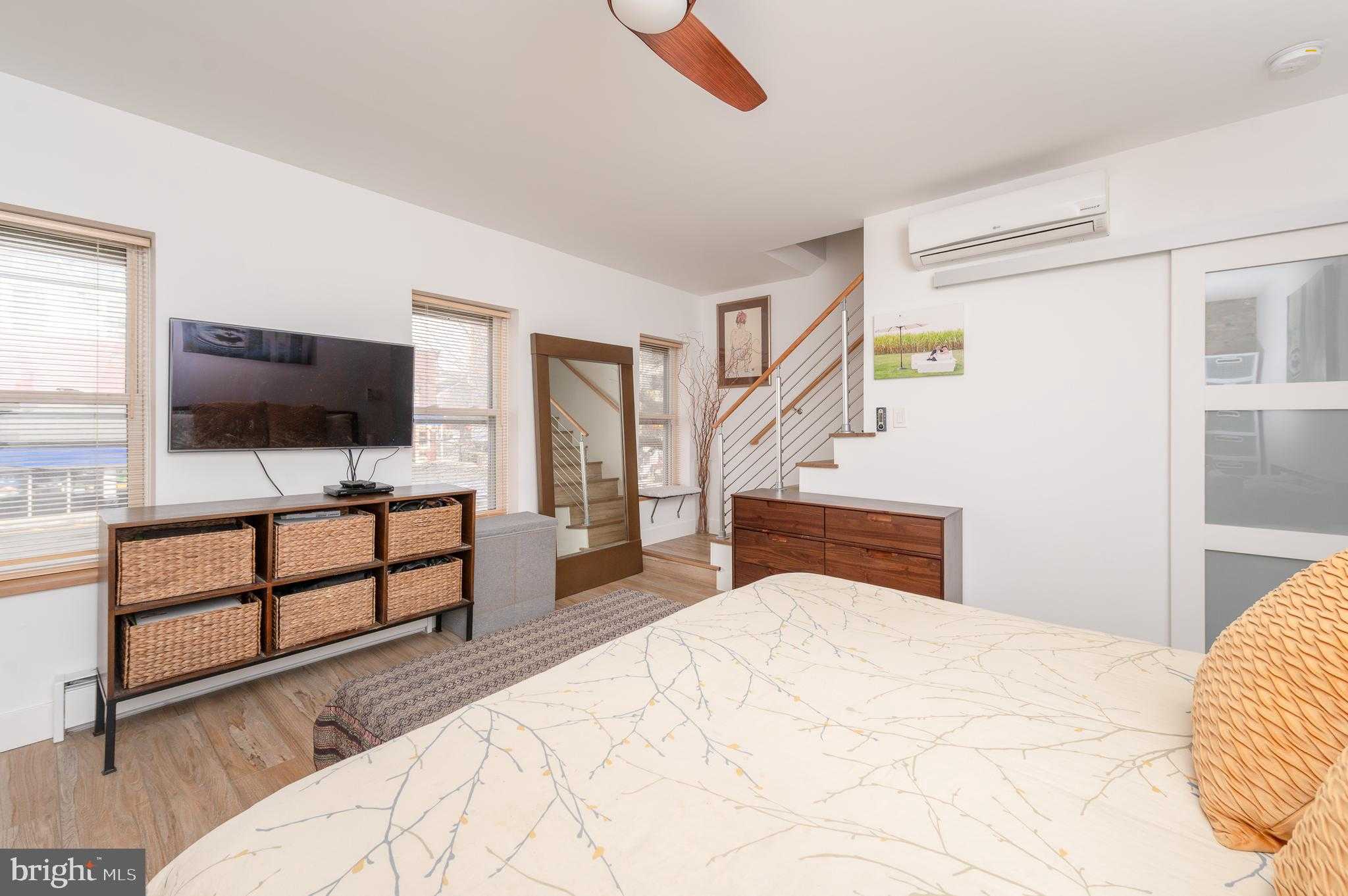 110 W Orange St photo 16