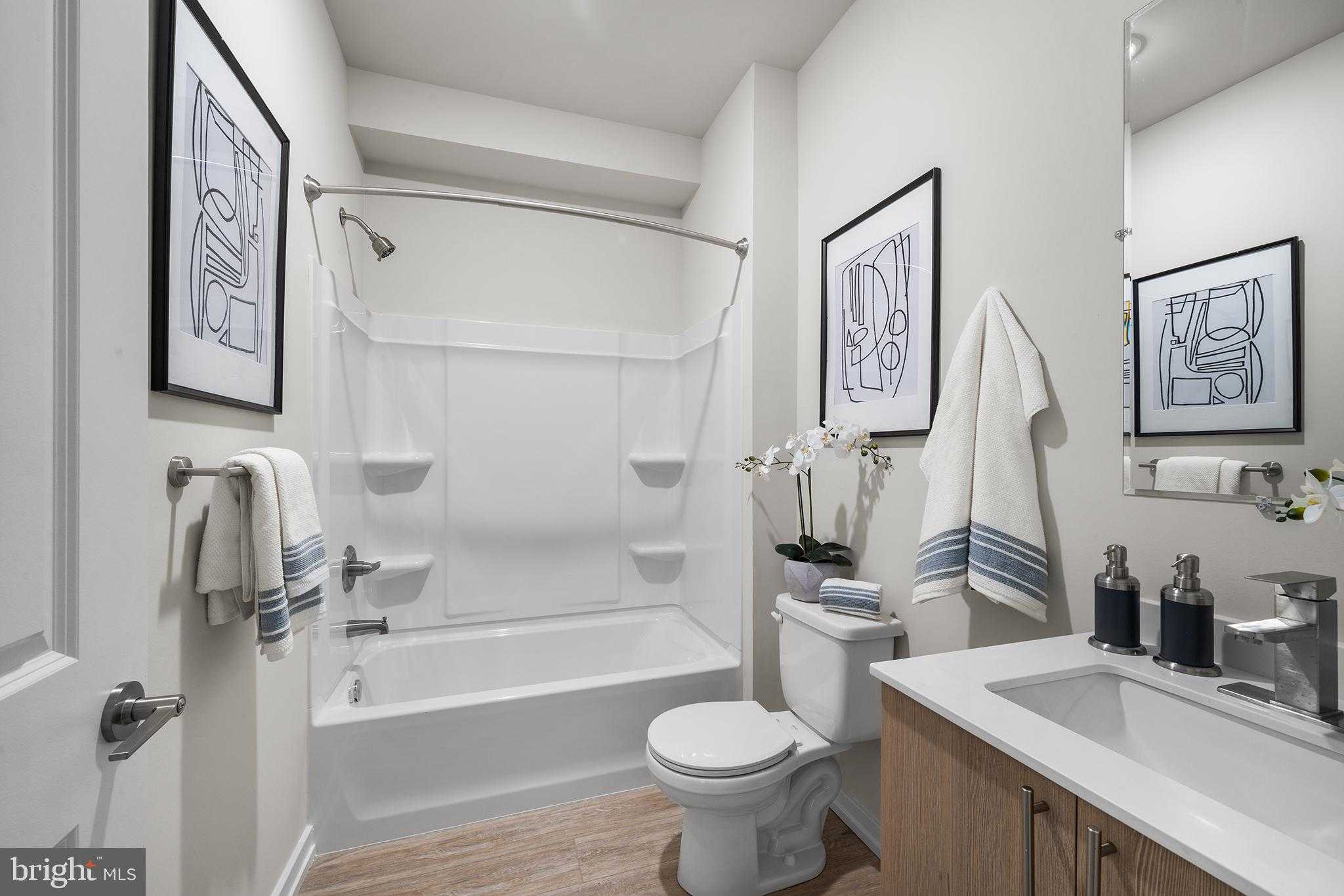 2201 W Thompson St photo 5