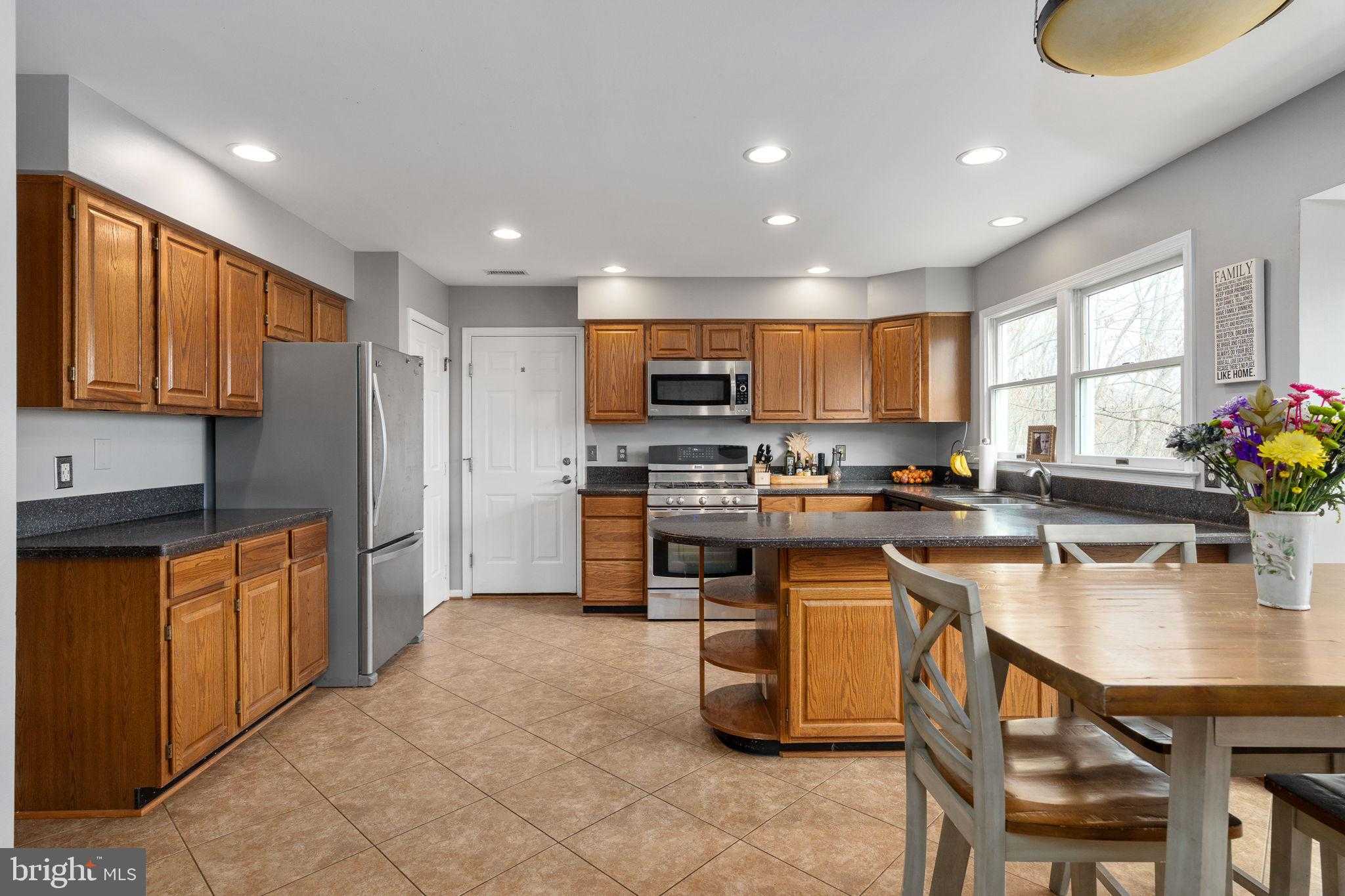 10 Bridgeport Cir photo 18