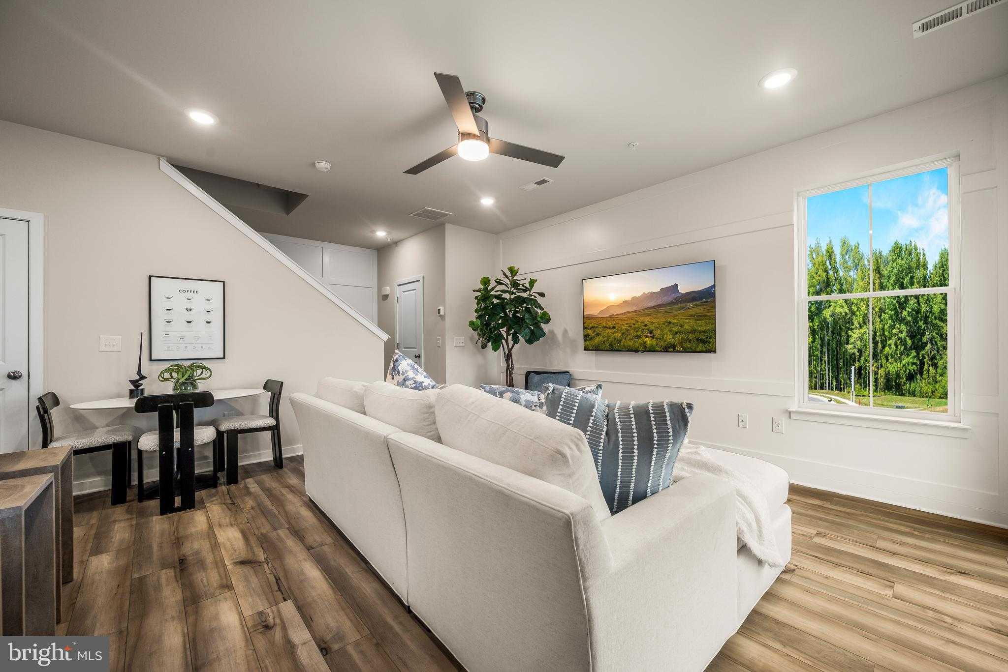 854 Graphite Dr photo 10